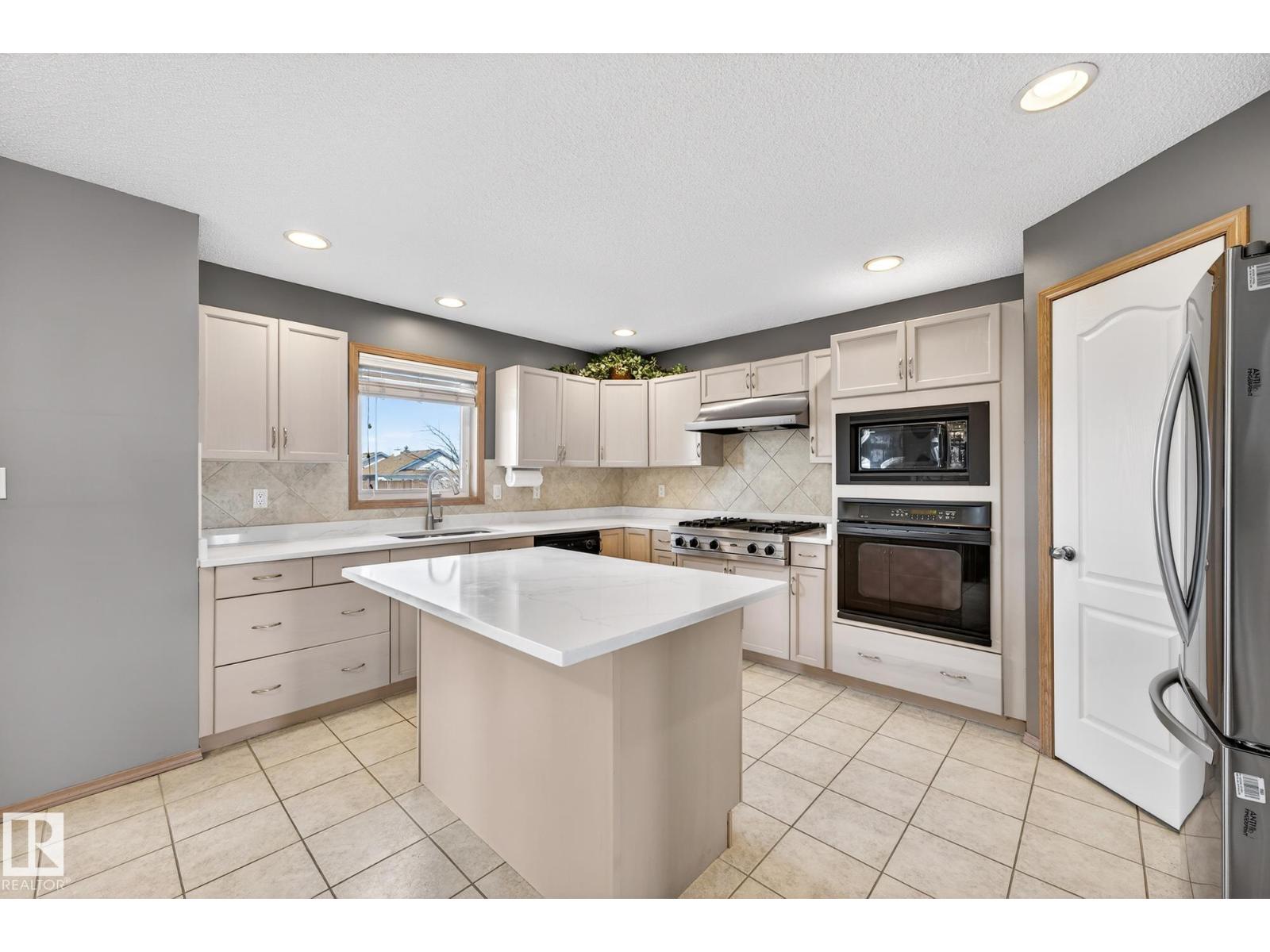 1354 118A ST NW, Edmonton