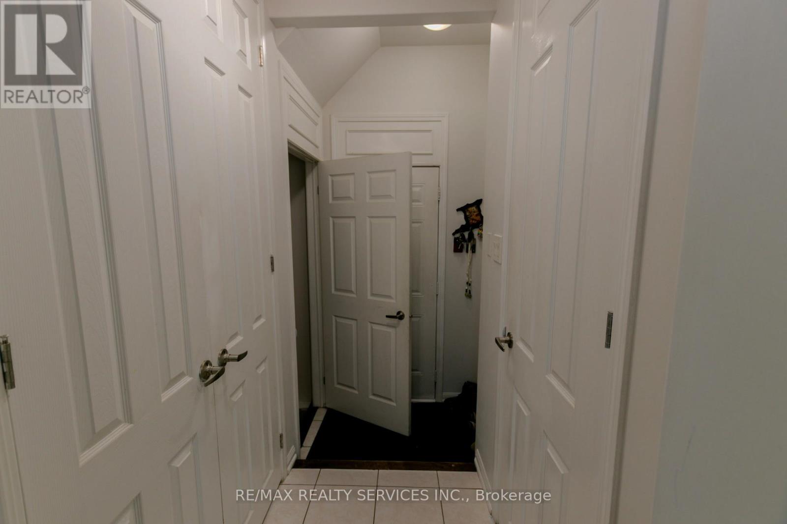 50 GIBBS ROAD — photo 18