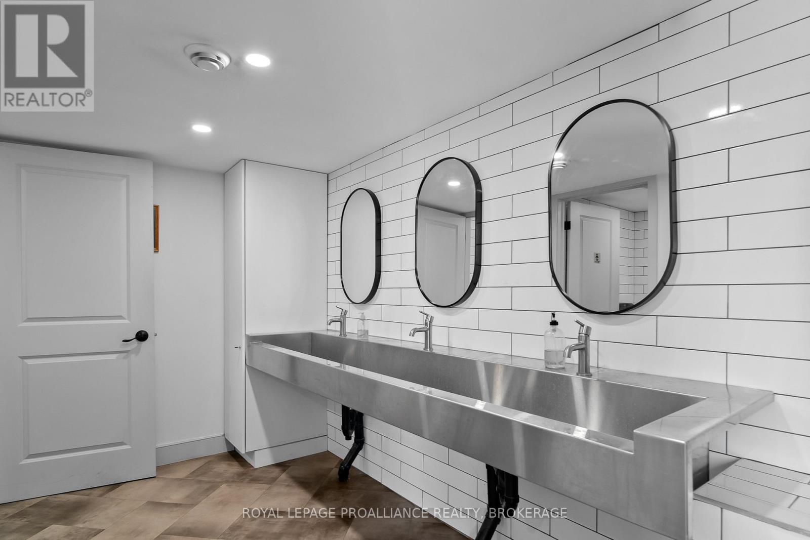 1004 MEDICAL CENTRE ROAD — photo 15