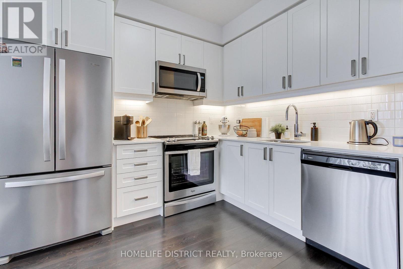 #717 7895 JANE STREET - 11
