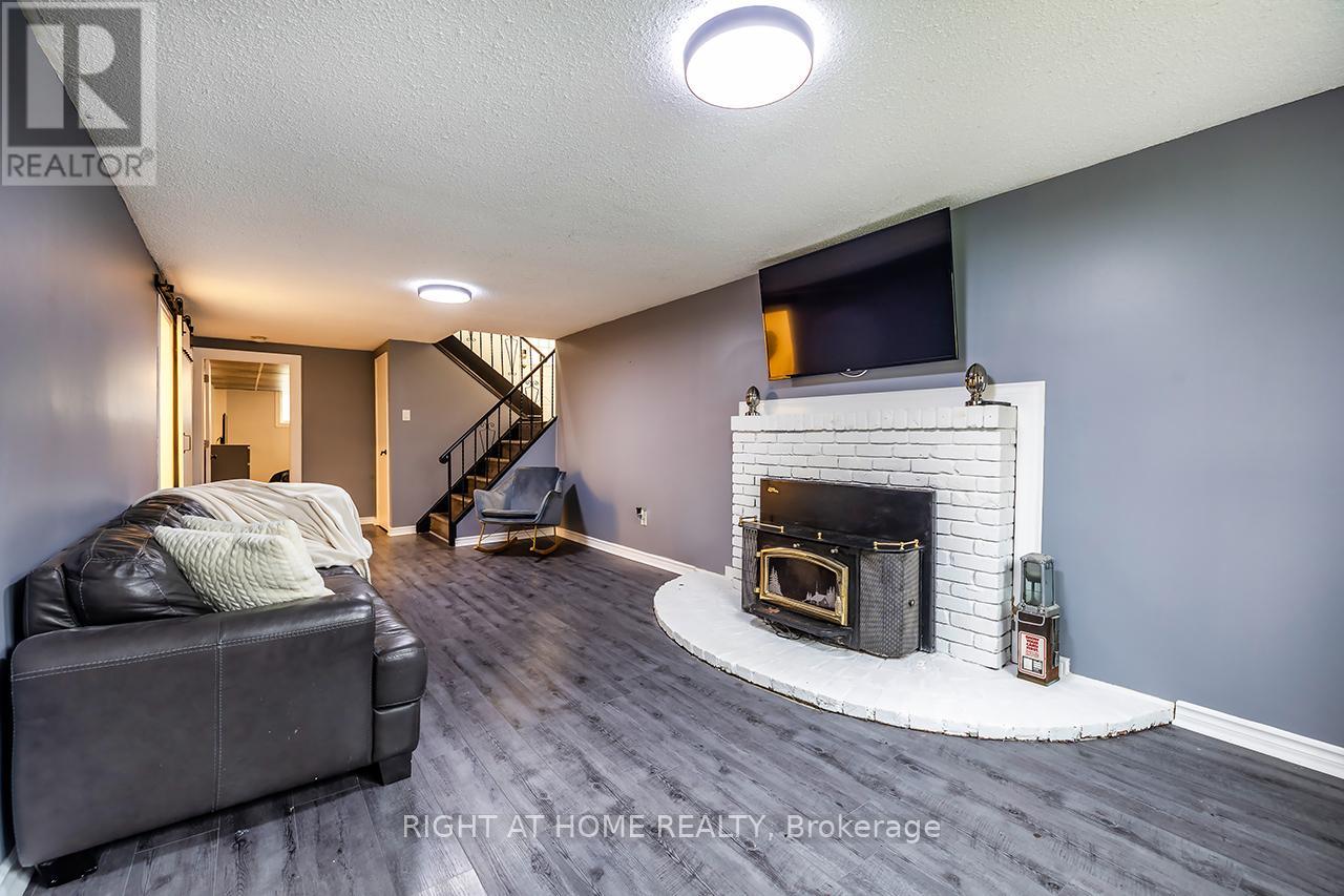 100 HUMBER LEA ROAD - 19