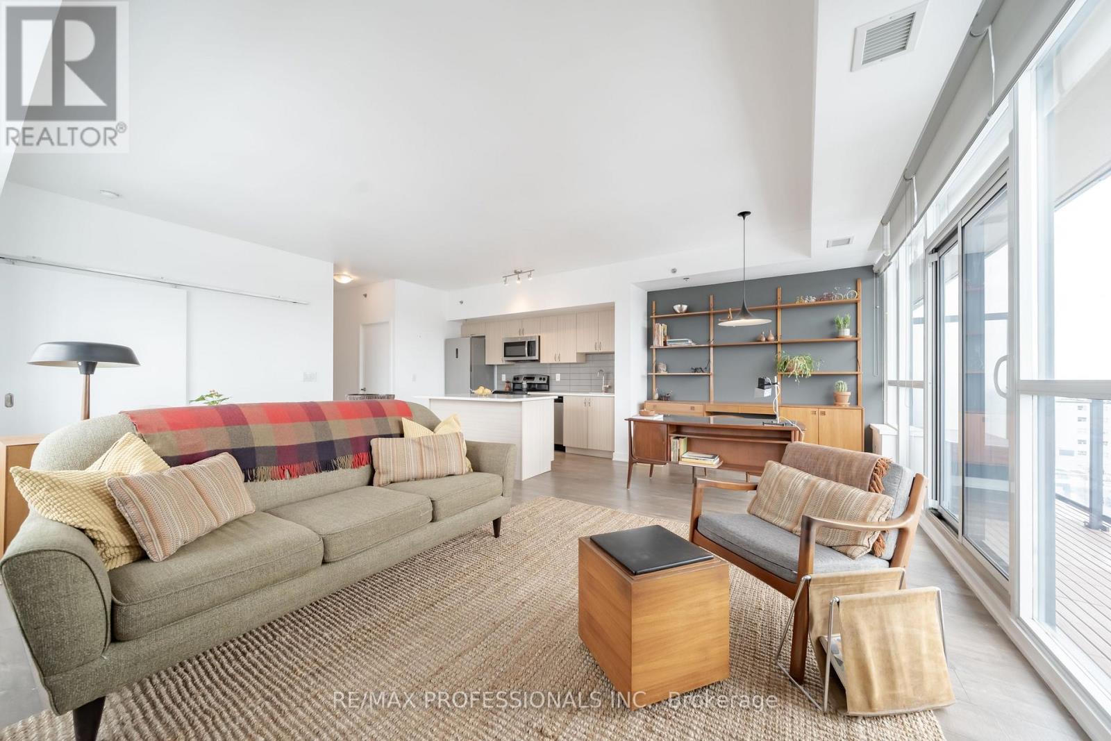 #811 11 SUPERIOR AVENUE - 15