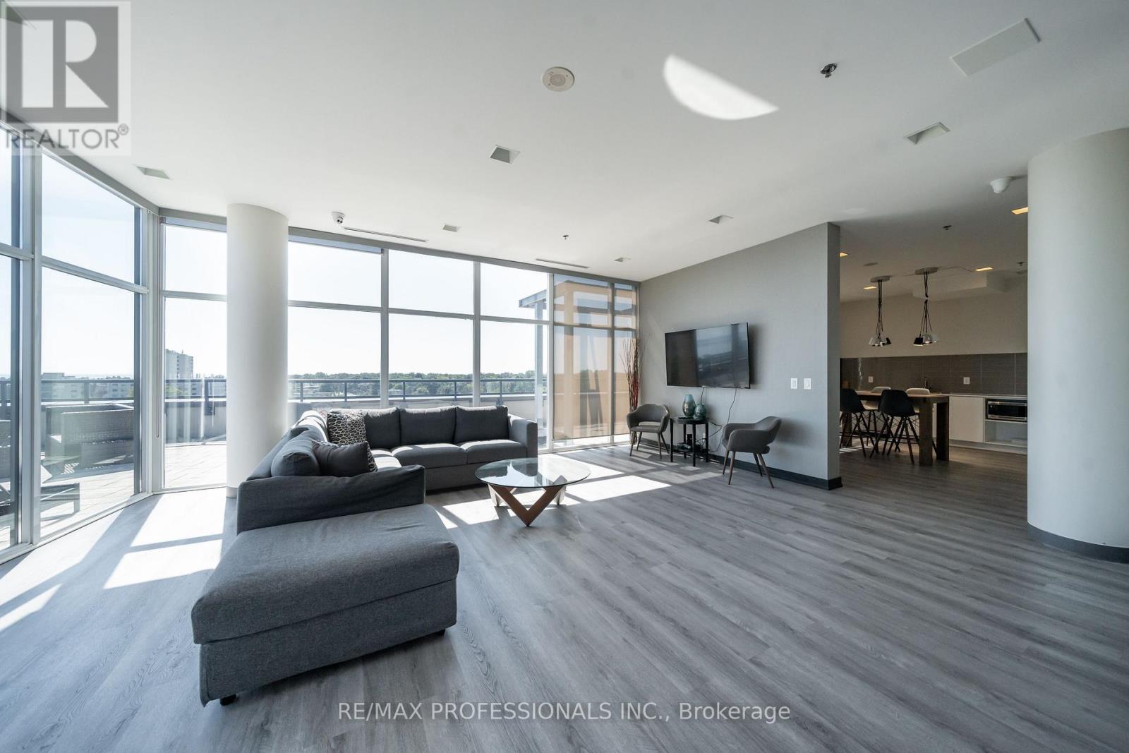 #811 11 SUPERIOR AVENUE - 32
