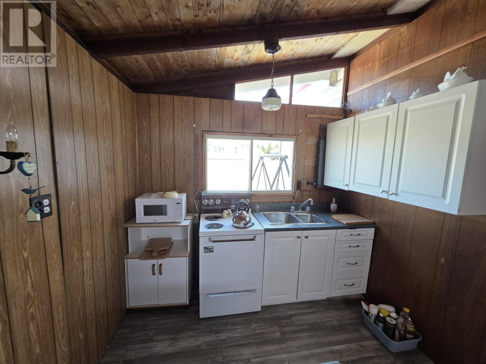 Property 8 of 17 of 15 Maceachern Crescent