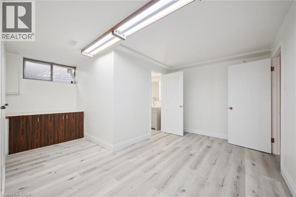 27 SILVERSPRING Crescent - 39