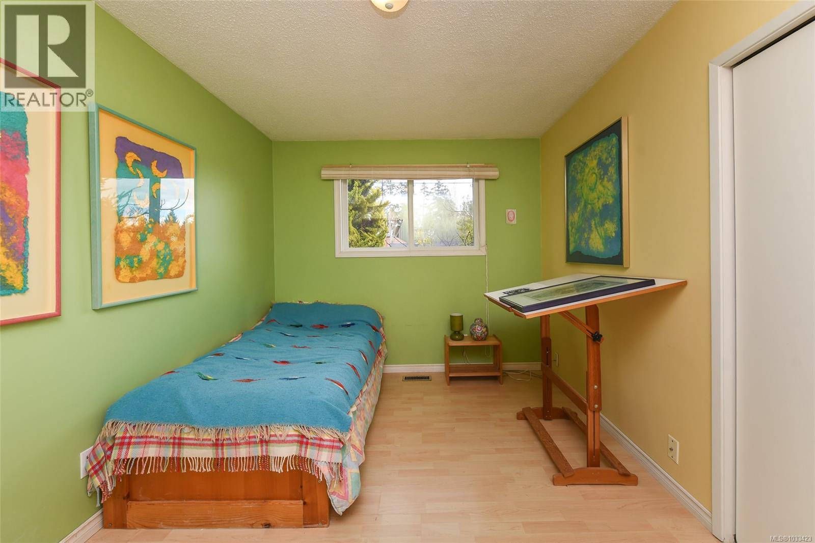 369 Douglas St — photo 32