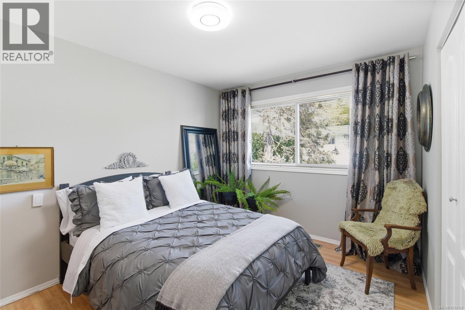 3006 King Richard Dr - 28