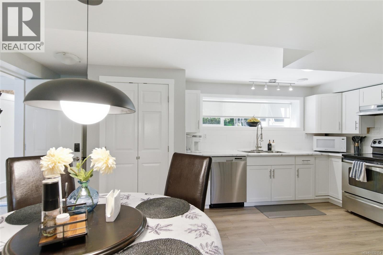 3006 King Richard Dr - 33