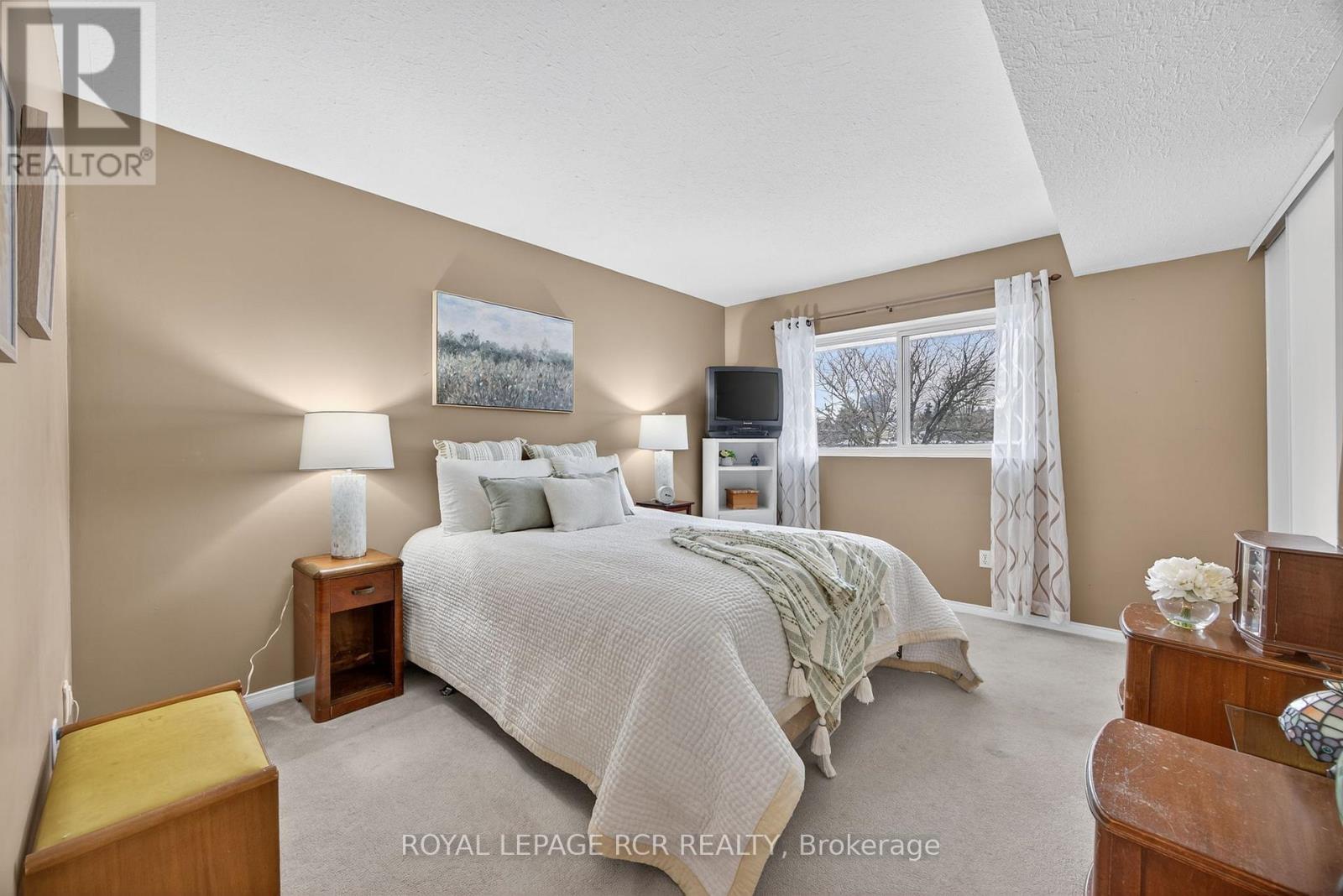 #310 250 ROBERT STREET - 8