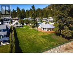 1322 & 1318 Deodar Road, Scotch Creek, BC V0E1M5 Photo 24