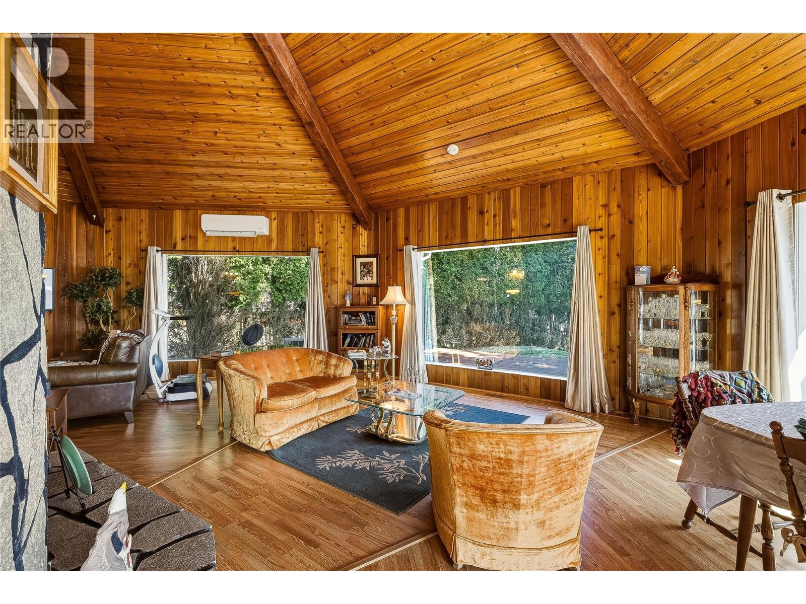 1322 & 1318 Deodar Road - 7