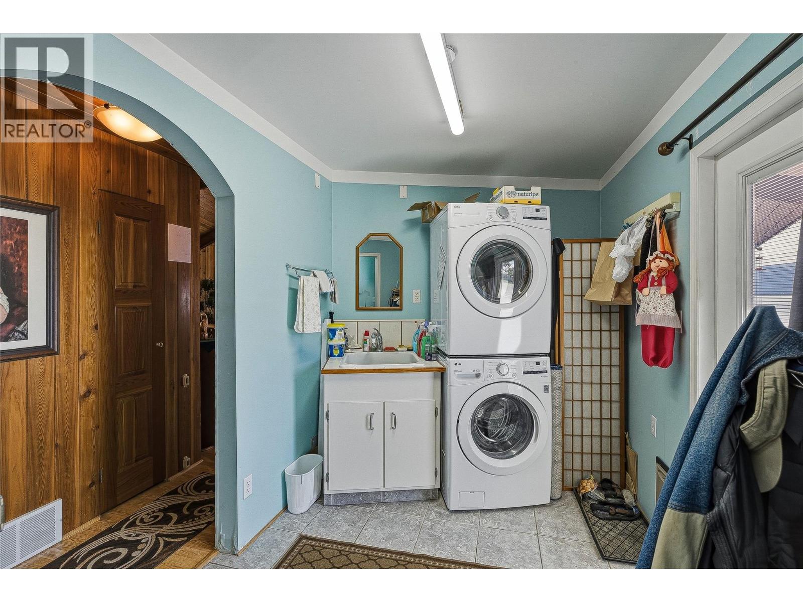 1322 & 1318 Deodar Road - 17