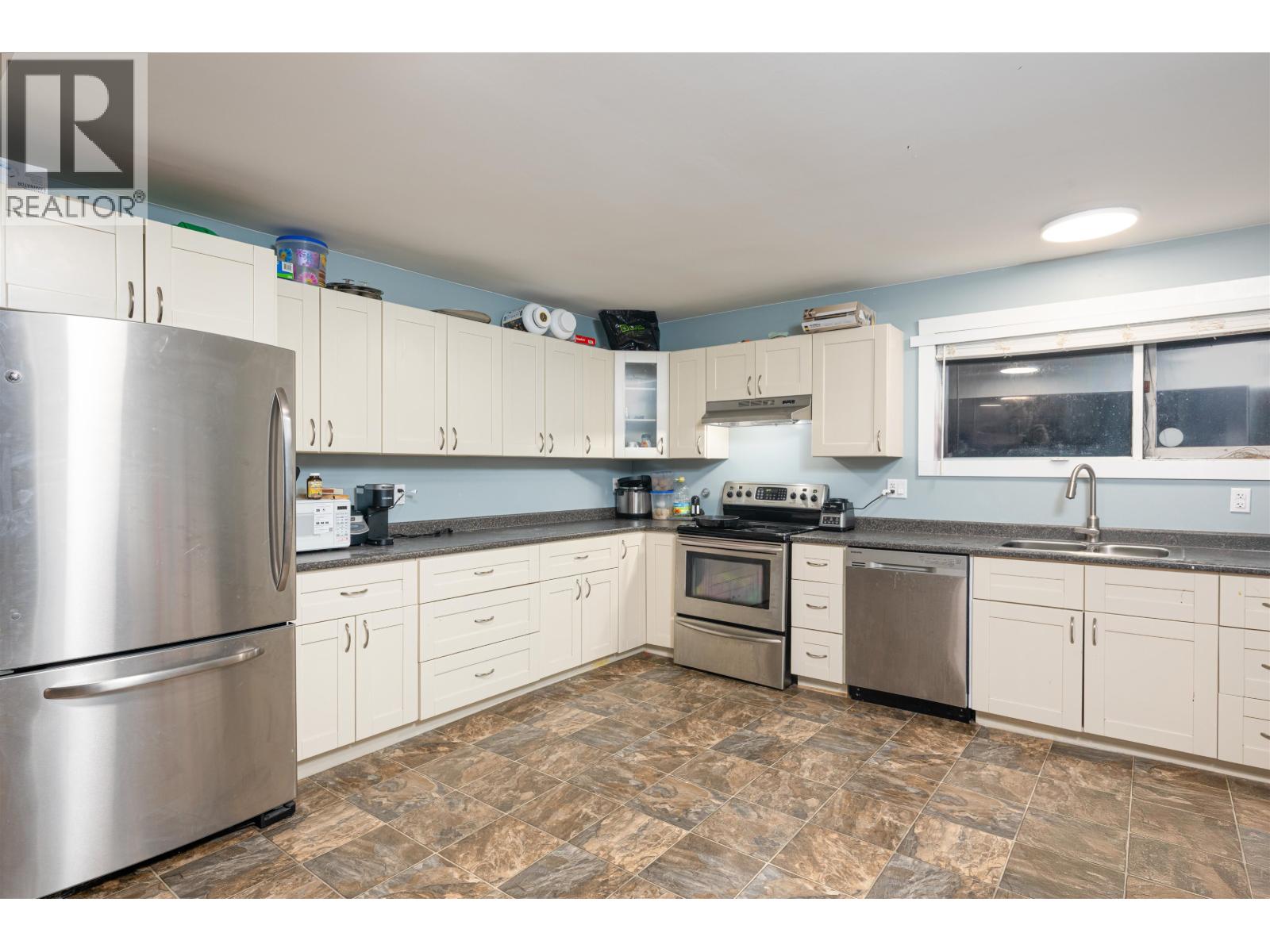 585 GILLETT STREET, Prince George