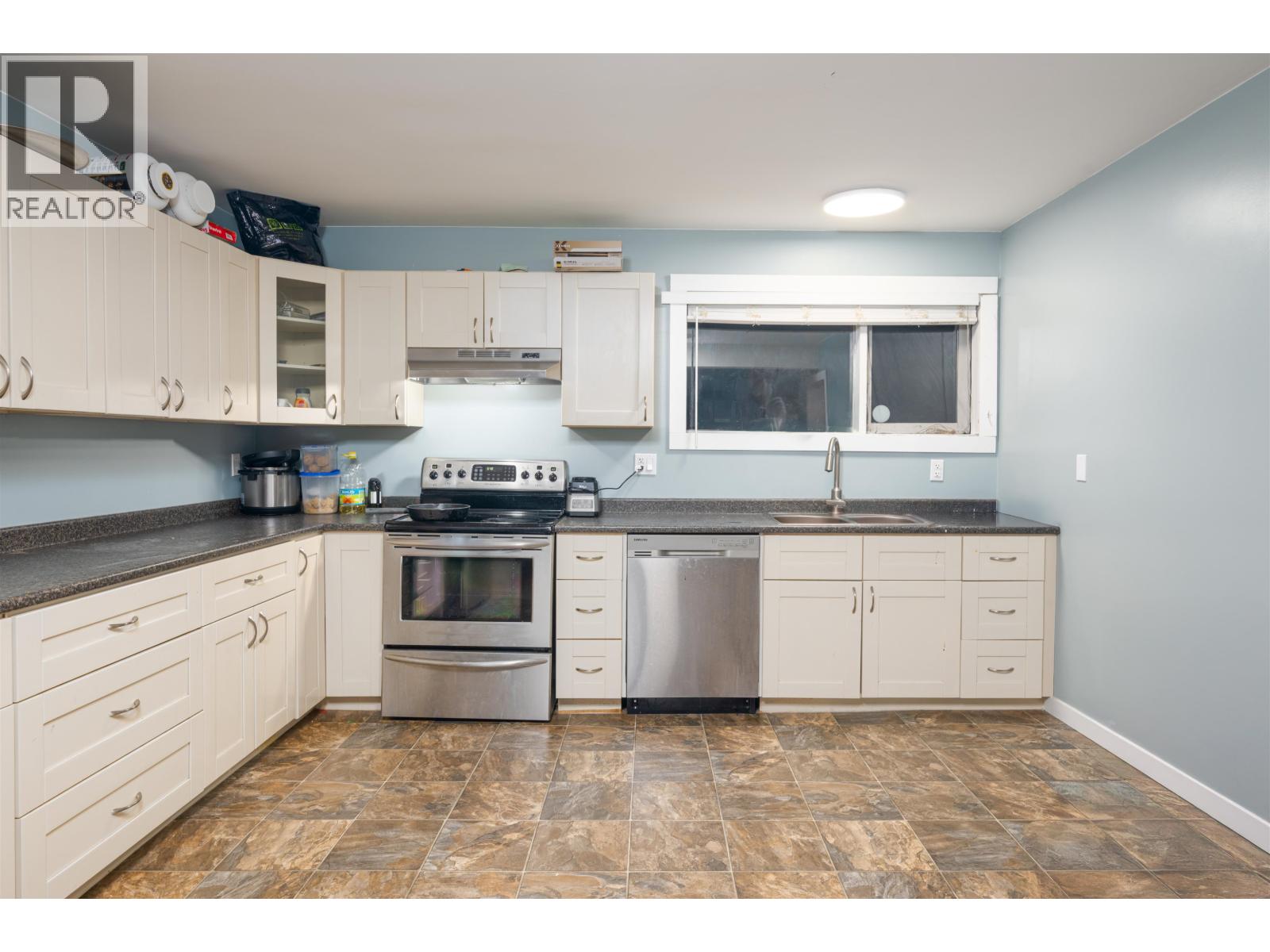 585 GILLETT STREET, Prince George