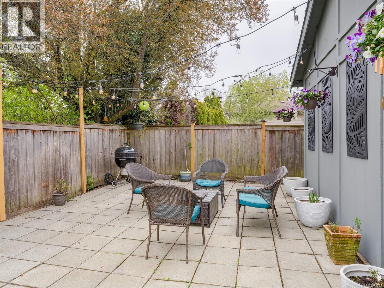  444 Walter Avenue, Saanich