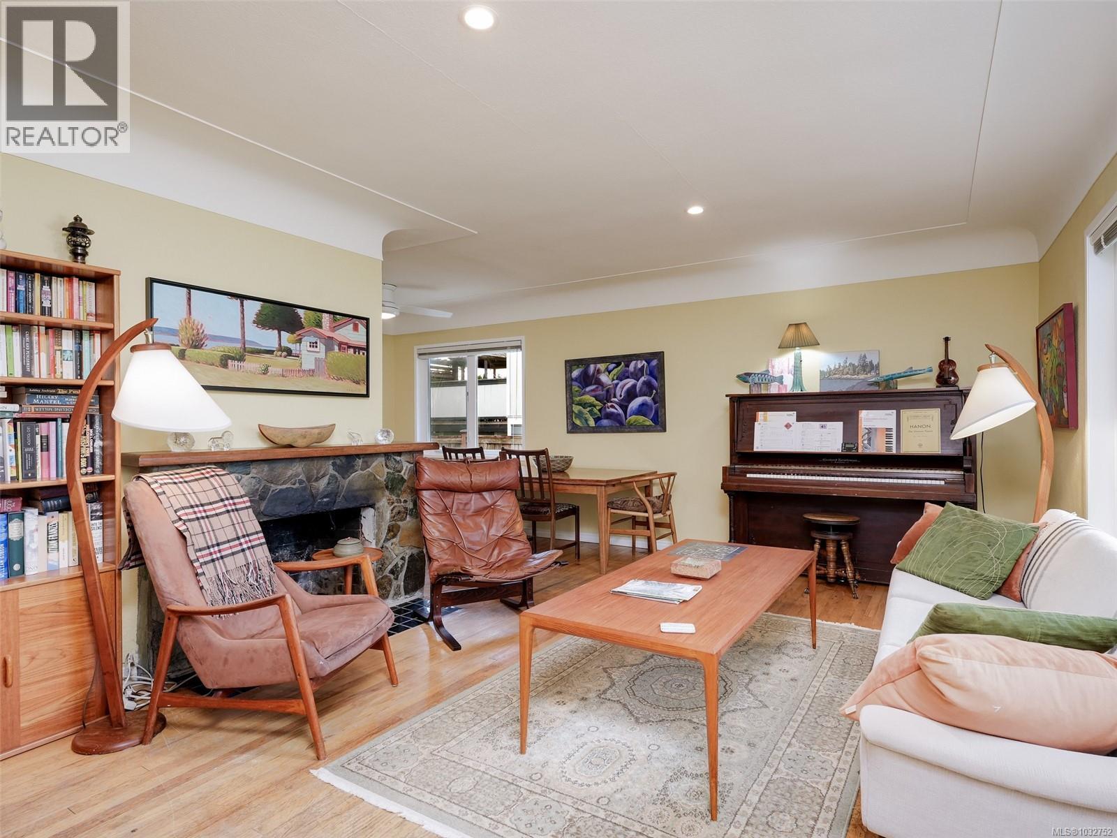  444 Walter Avenue, Saanich