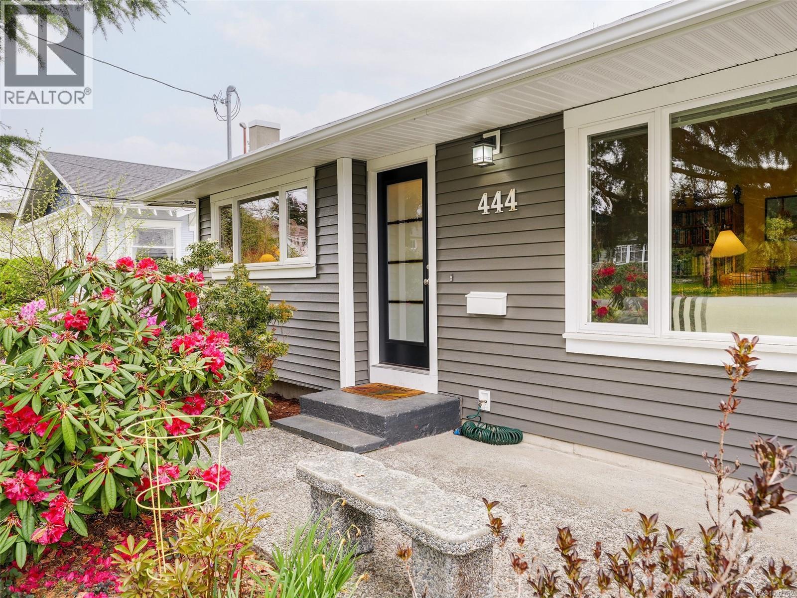  444 Walter Avenue, Saanich