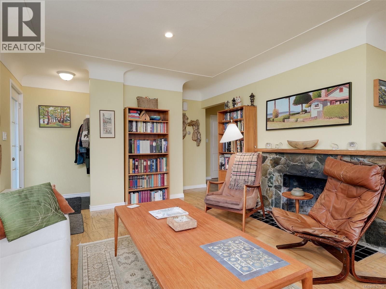  444 Walter Avenue, Saanich