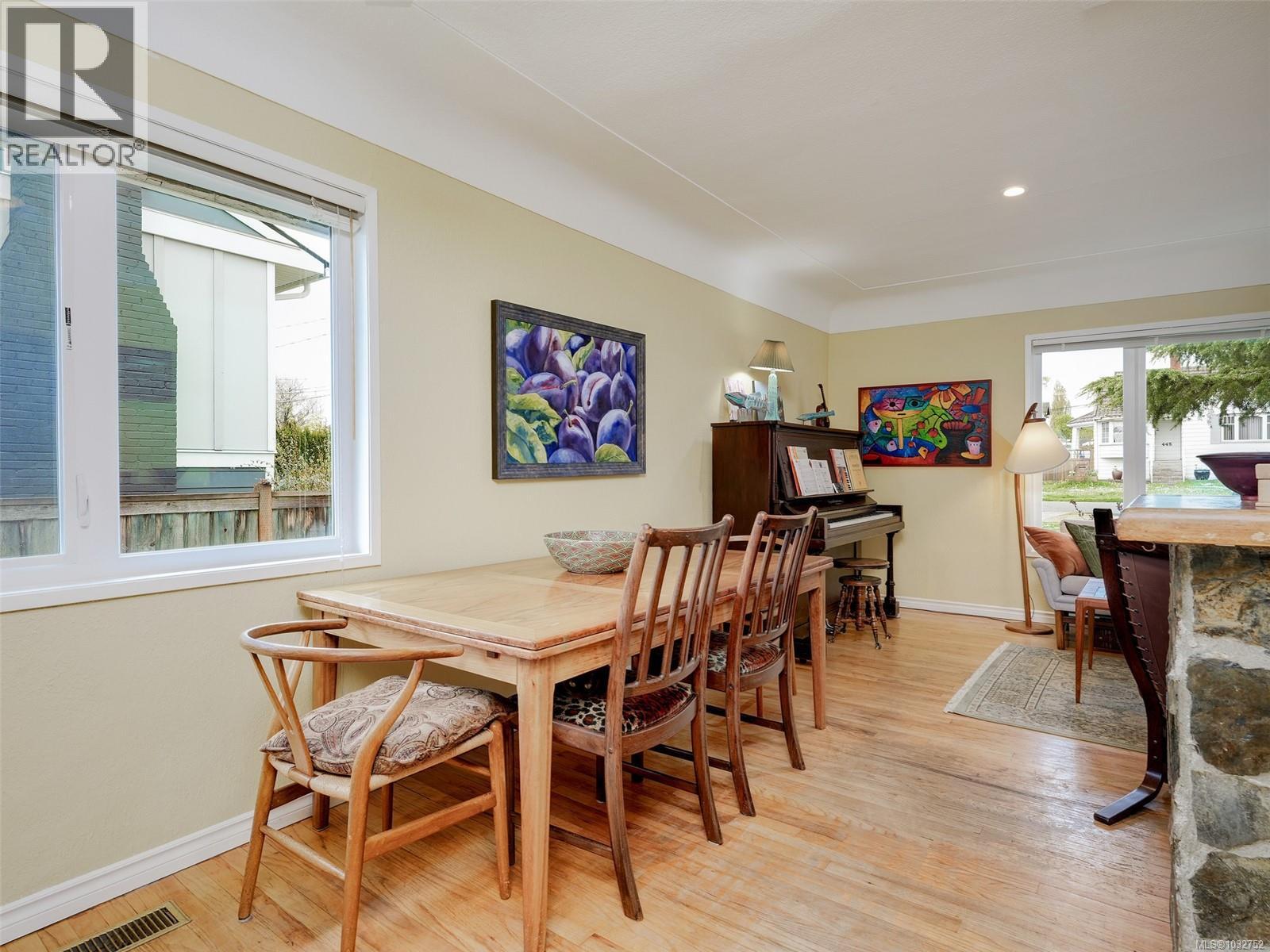  444 Walter Avenue, Saanich