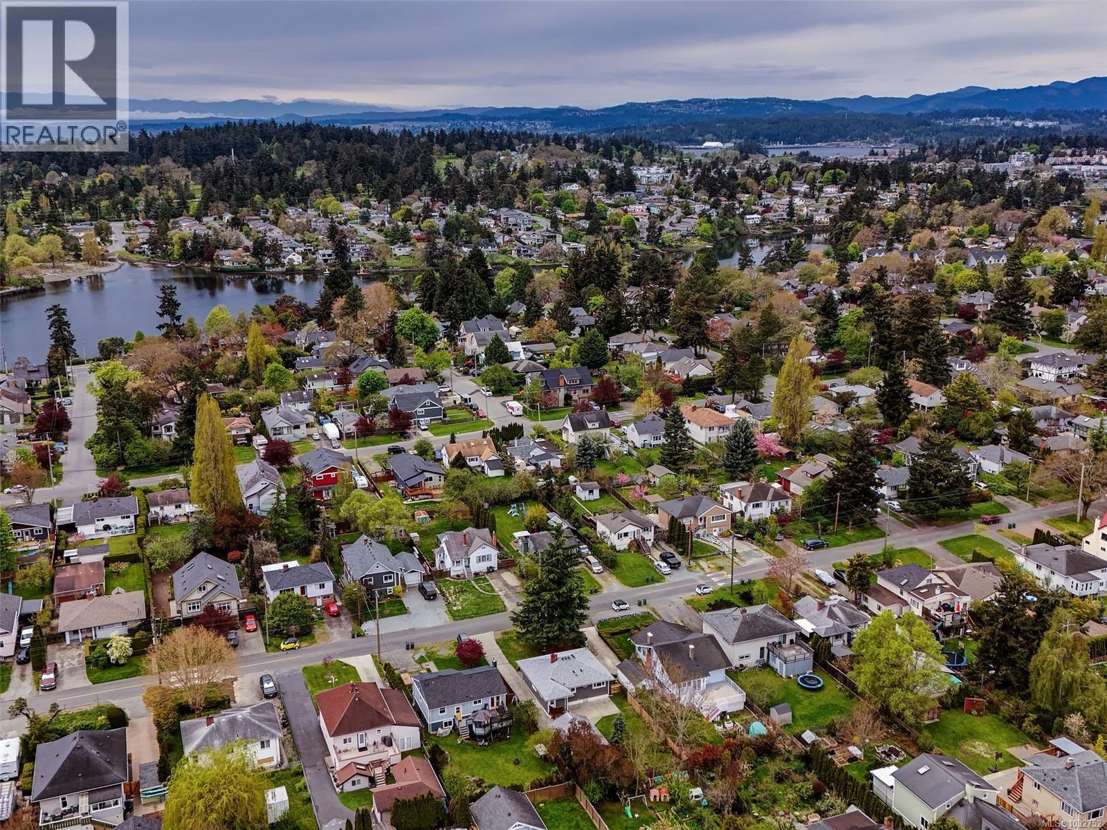  444 Walter Avenue, Saanich