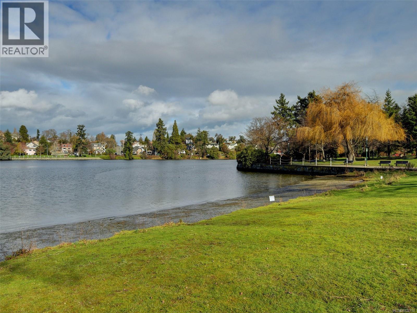  444 Walter Avenue, Saanich