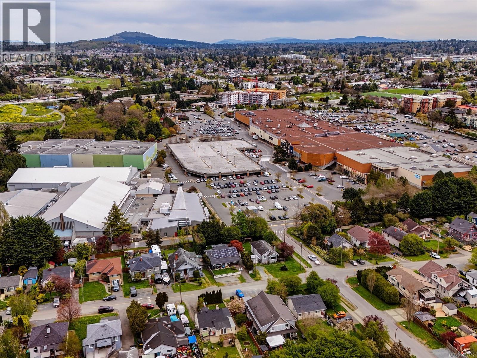  444 Walter Avenue, Saanich