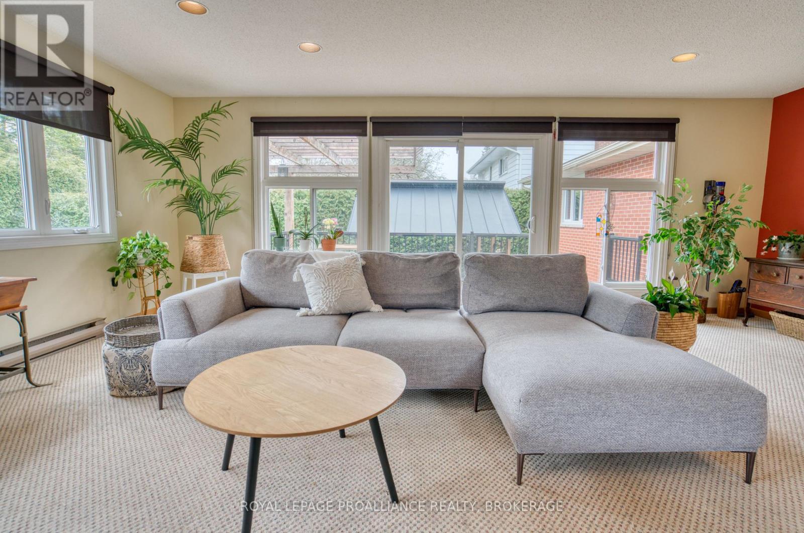 59 FAIRWAY HILL CRESCENT — photo 16