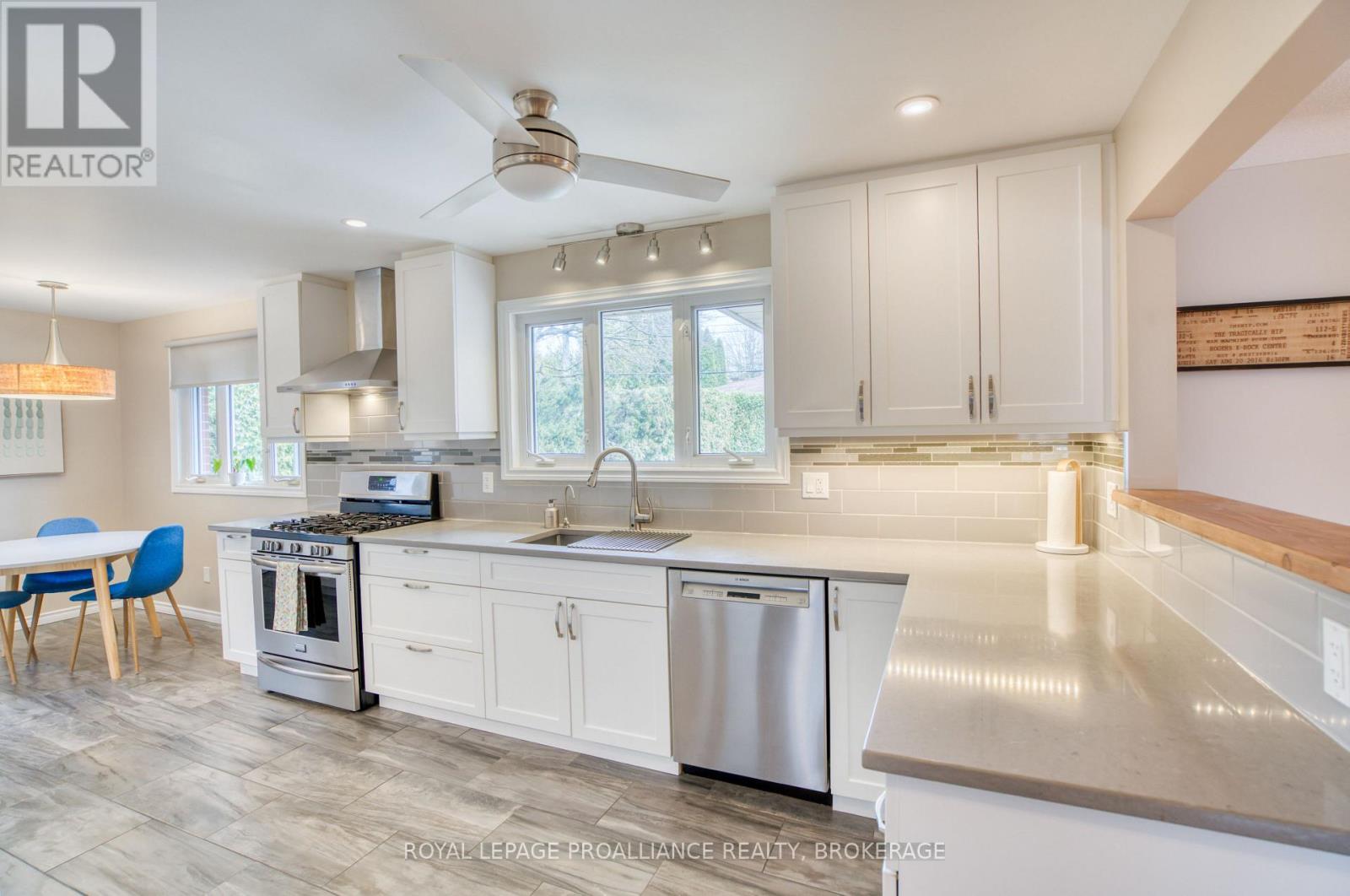 59 FAIRWAY HILL CRESCENT — photo 28