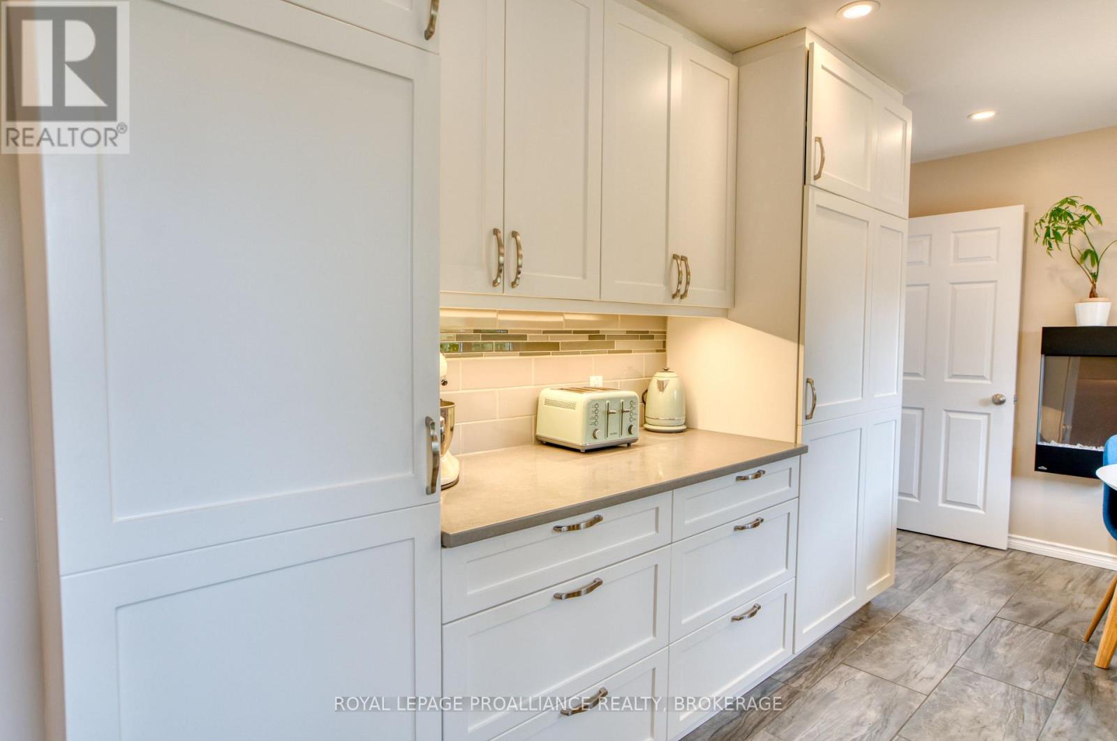 59 FAIRWAY HILL CRESCENT — photo 33