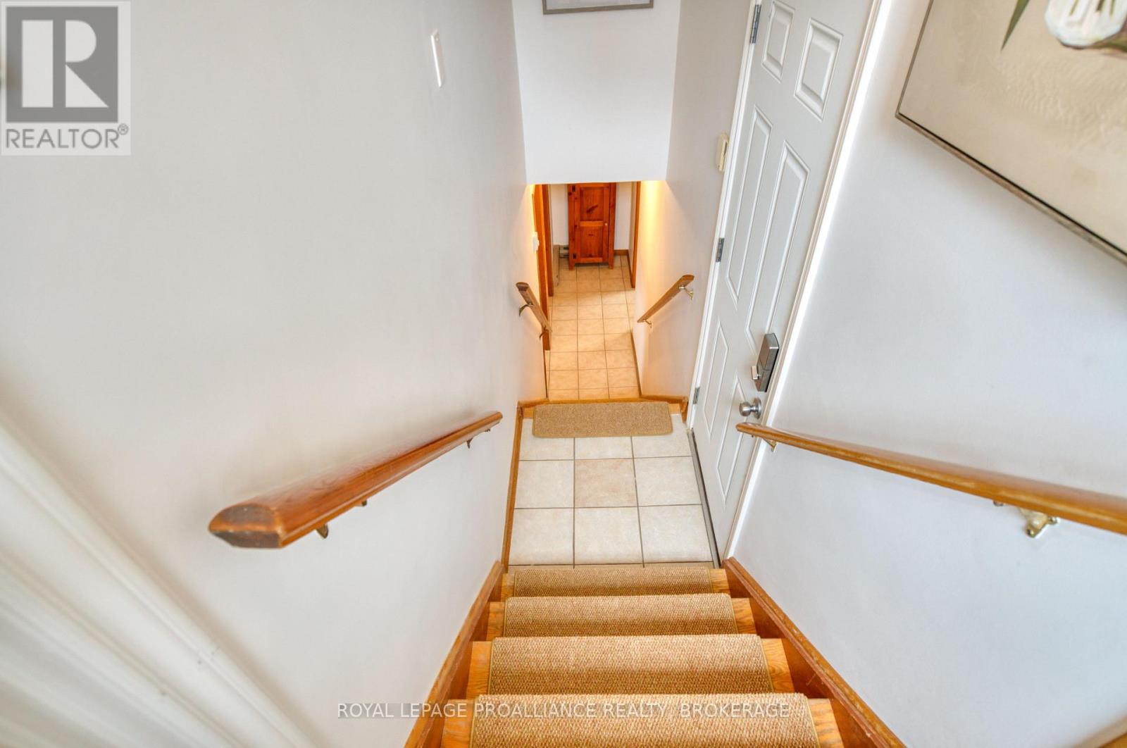 59 FAIRWAY HILL CRESCENT — photo 36