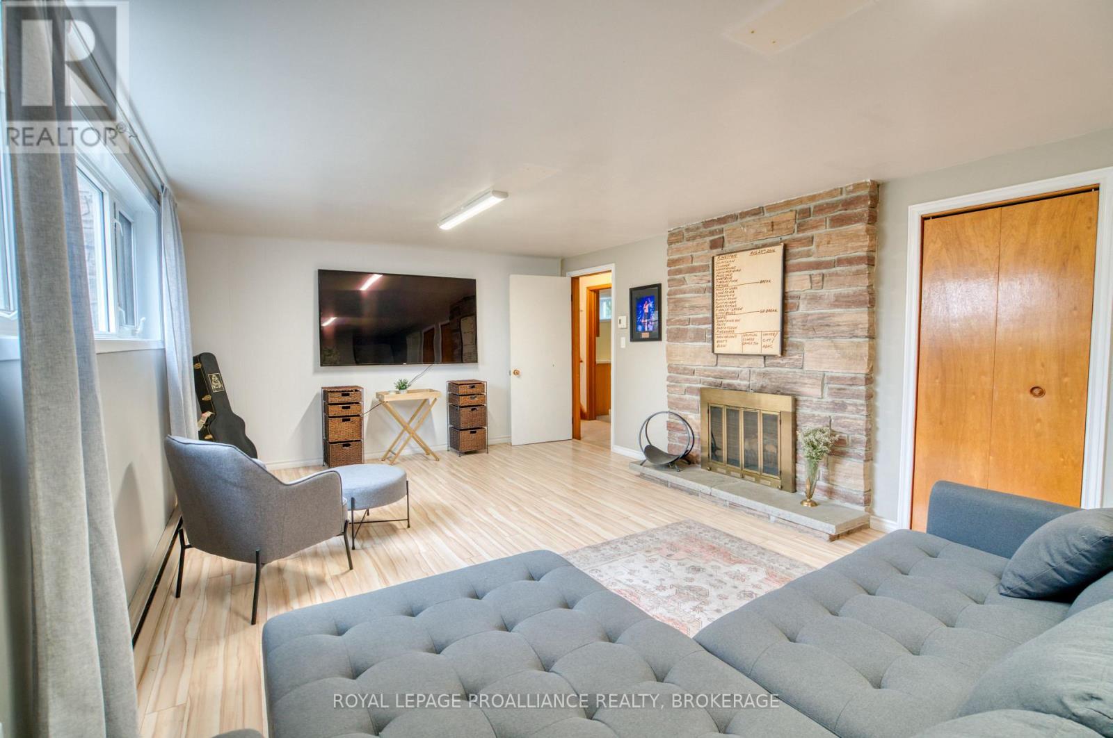 59 FAIRWAY HILL CRESCENT — photo 40