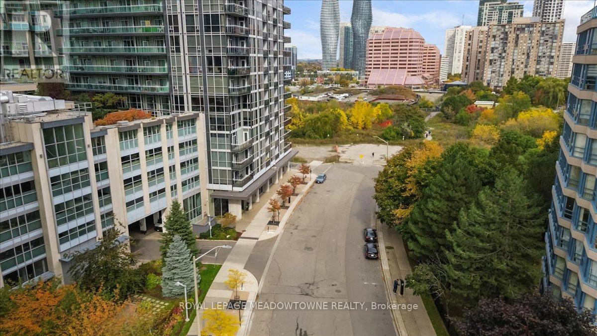 914 - 220 BURNHAMTHORPE ROAD W — photo 2
