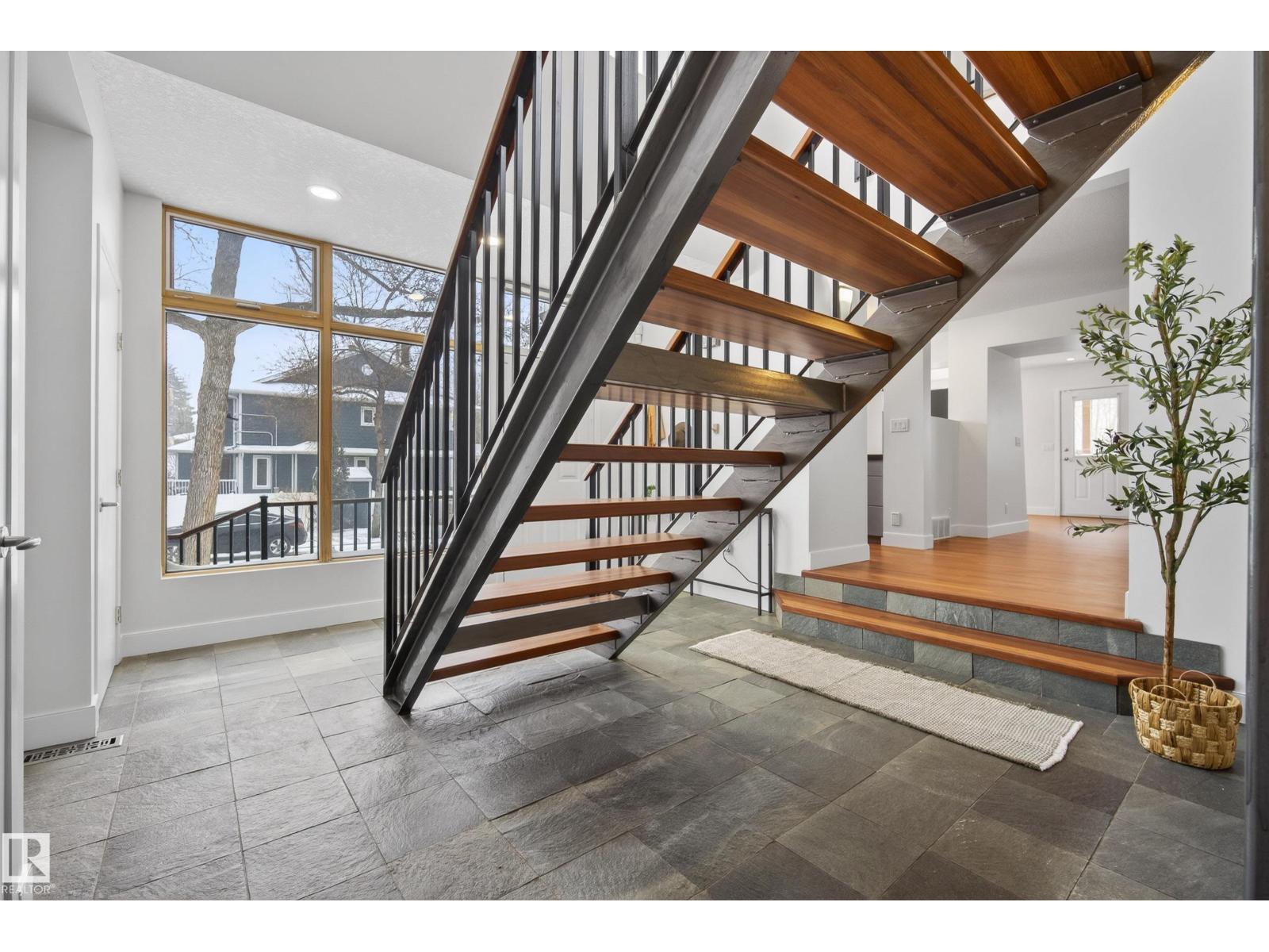 8860 93 ST NW, Edmonton