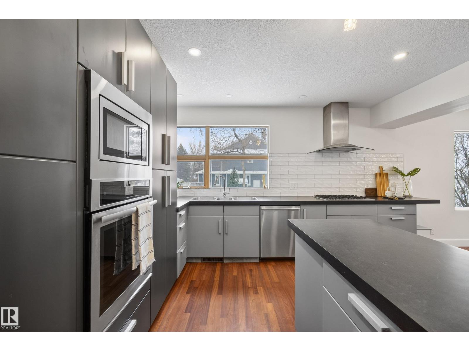 8860 93 ST NW, Edmonton