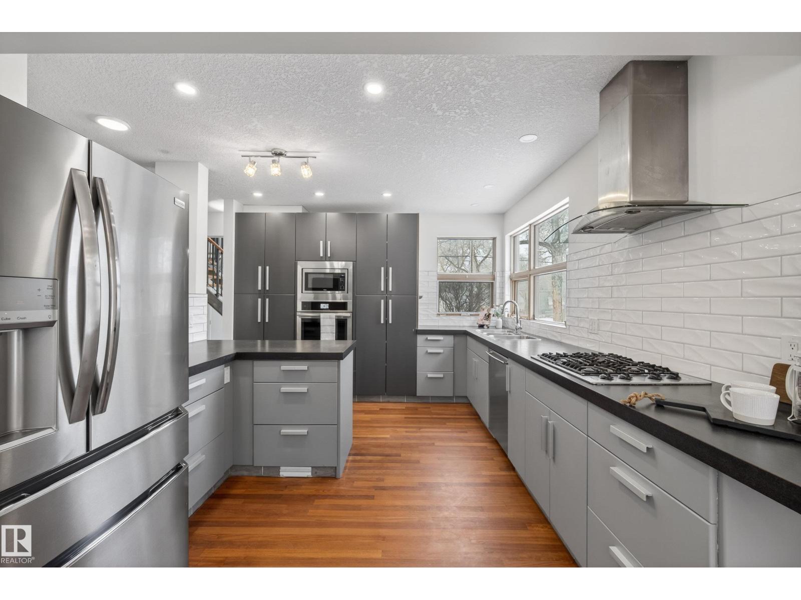 8860 93 ST NW, Edmonton