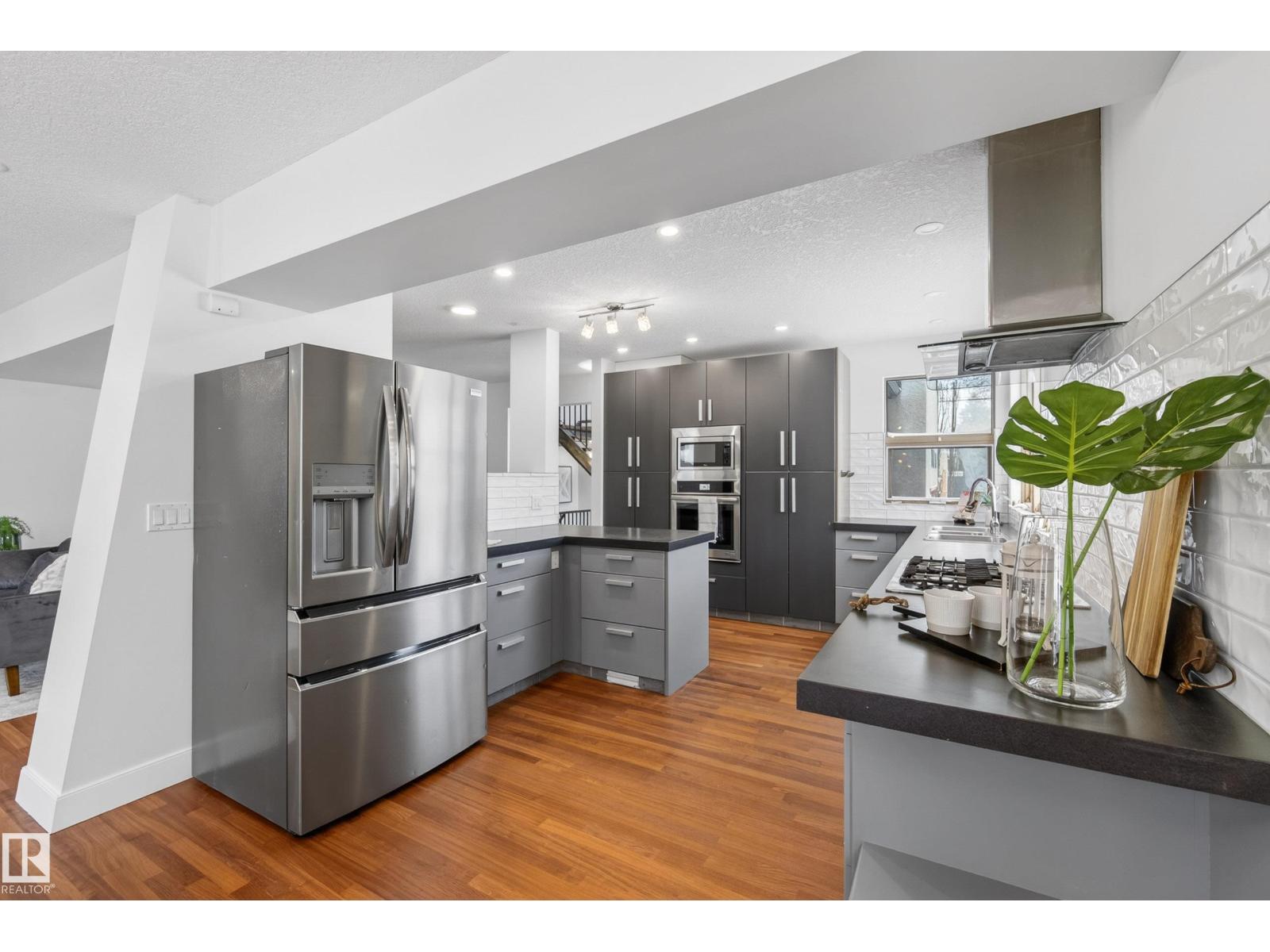 8860 93 ST NW, Edmonton