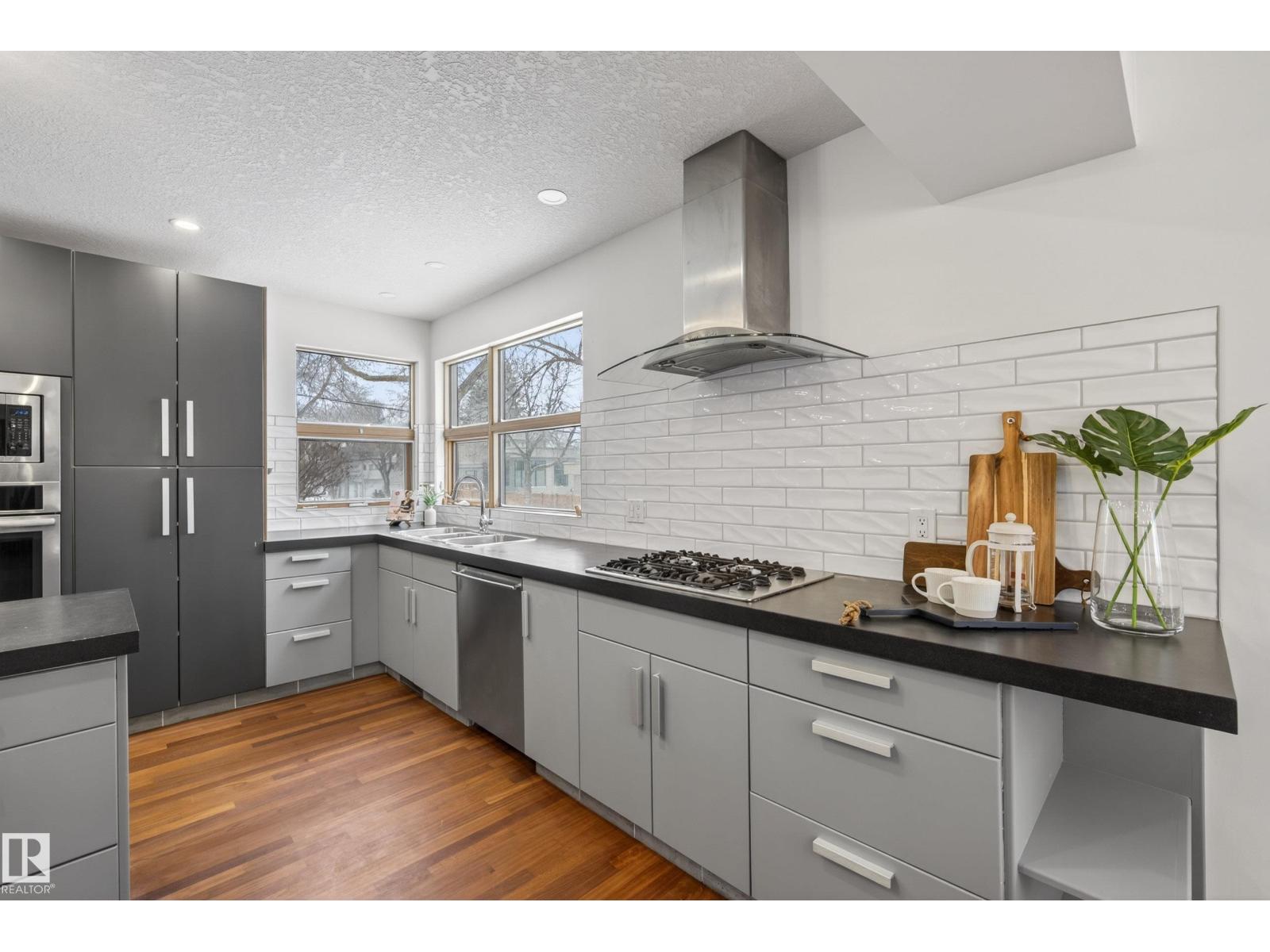 8860 93 ST NW, Edmonton