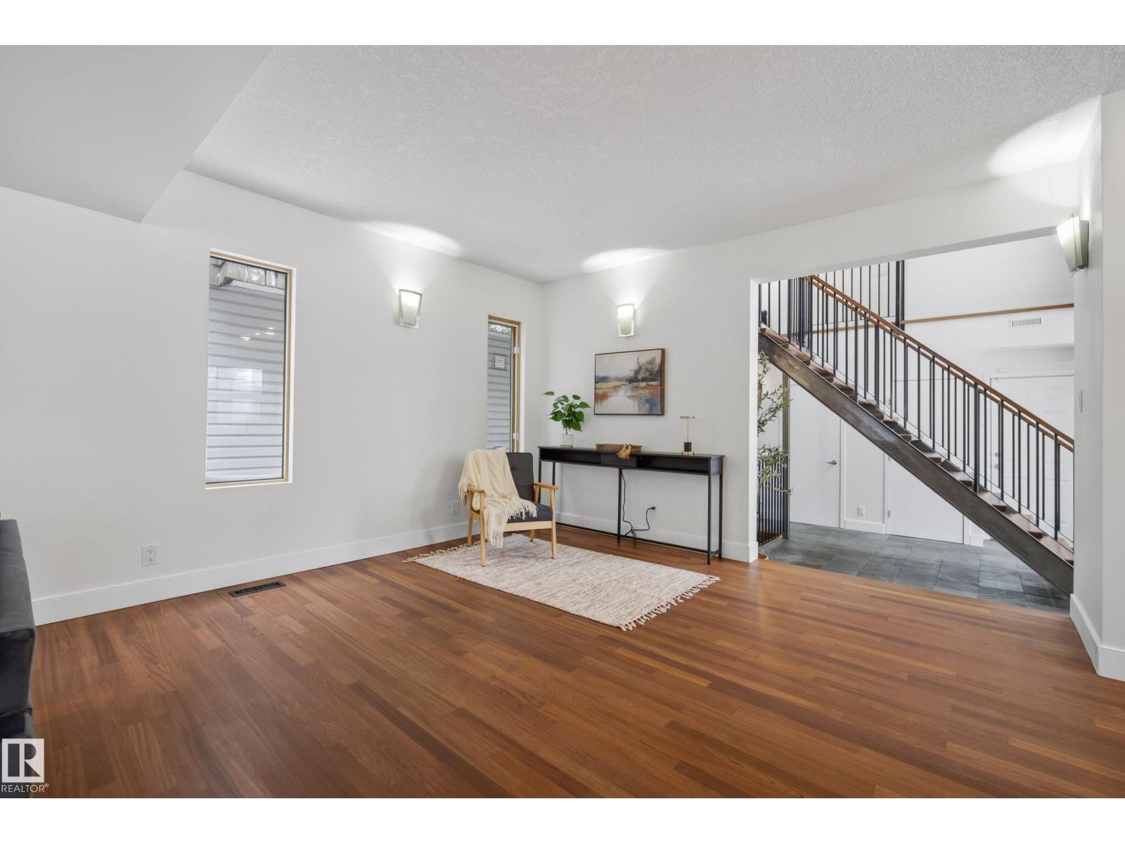 8860 93 ST NW, Edmonton