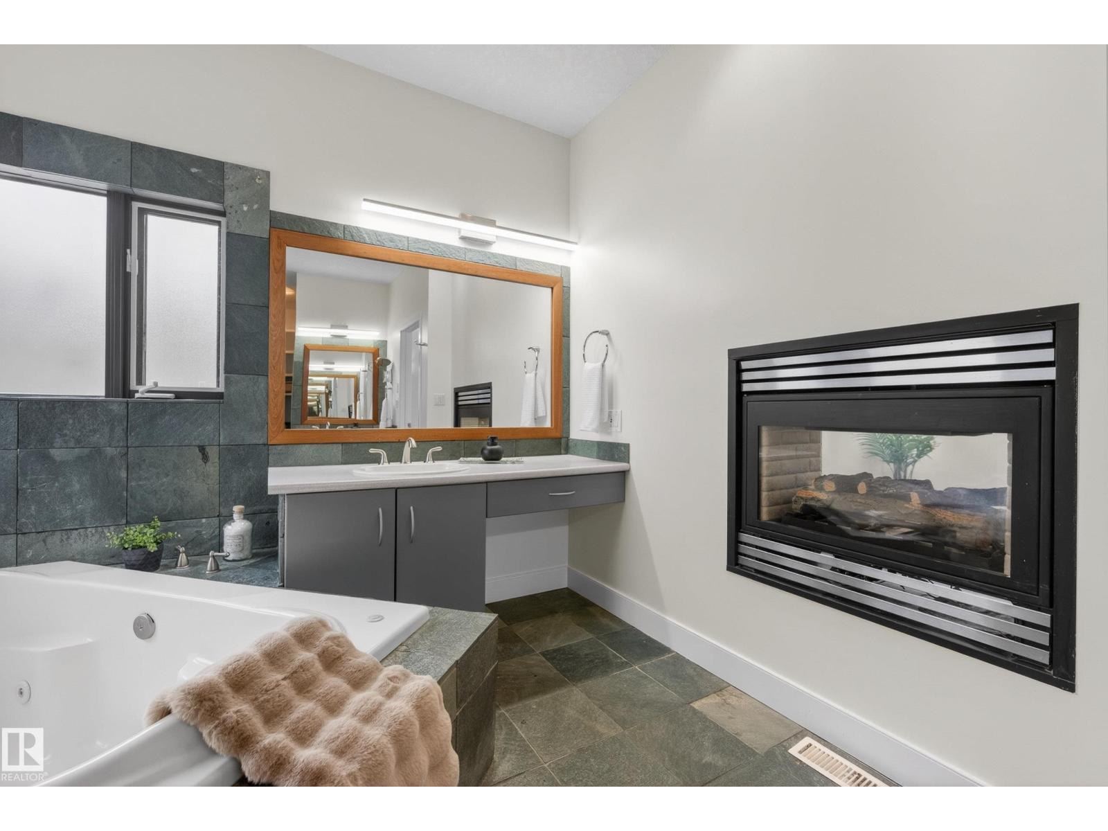 8860 93 ST NW, Edmonton