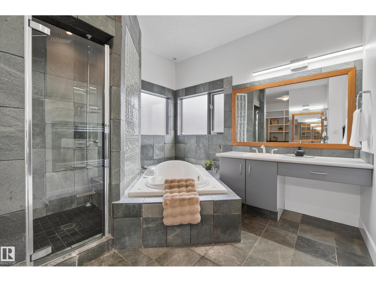 8860 93 ST NW, Edmonton