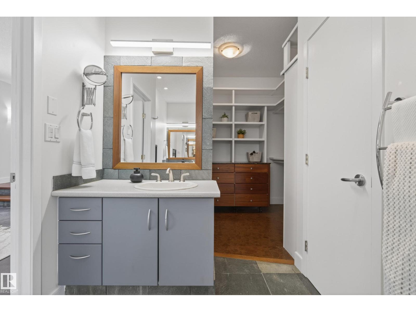 8860 93 ST NW, Edmonton