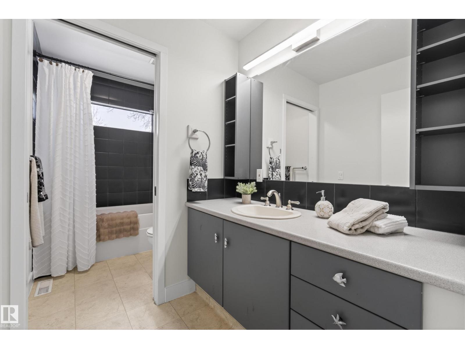 8860 93 ST NW, Edmonton