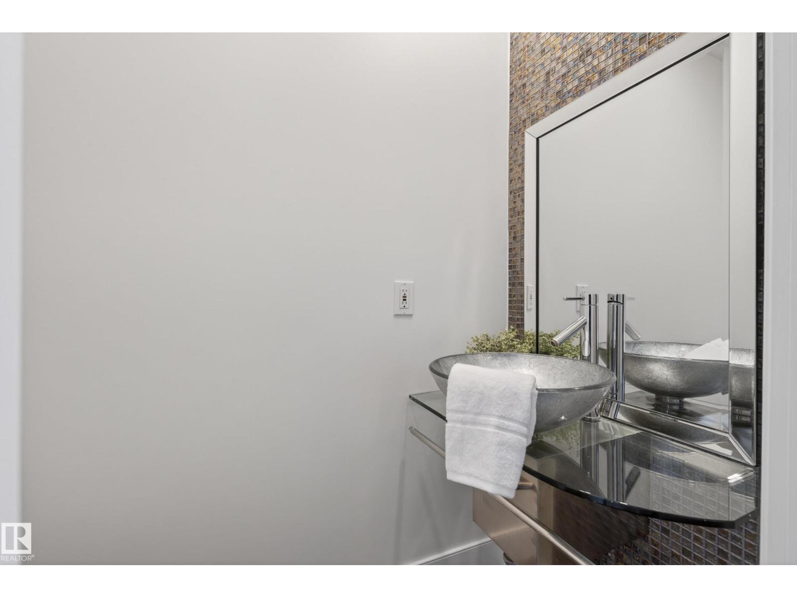 8860 93 ST NW, Edmonton