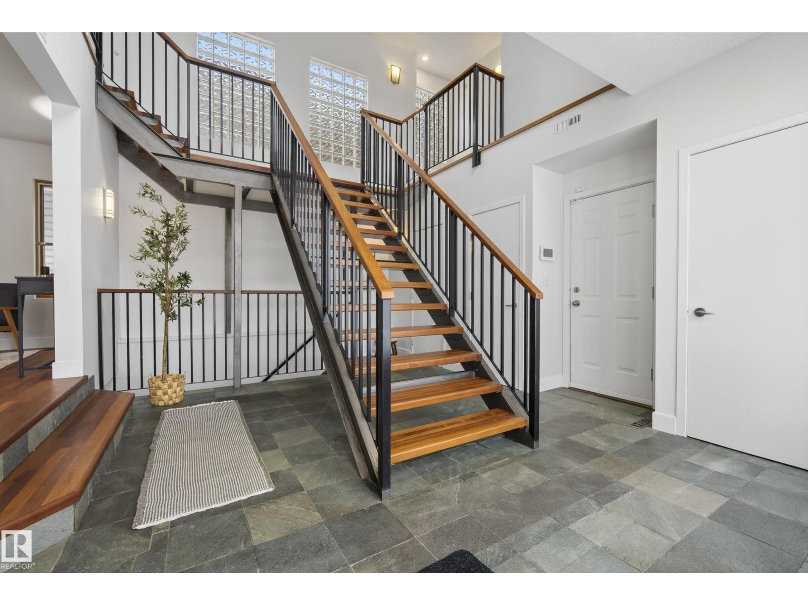 8860 93 ST NW - 8