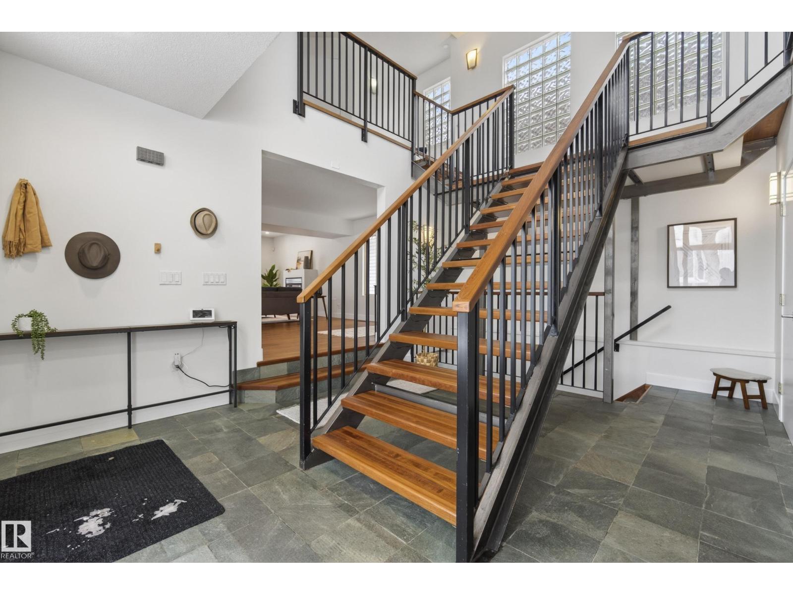 8860 93 ST NW, Edmonton