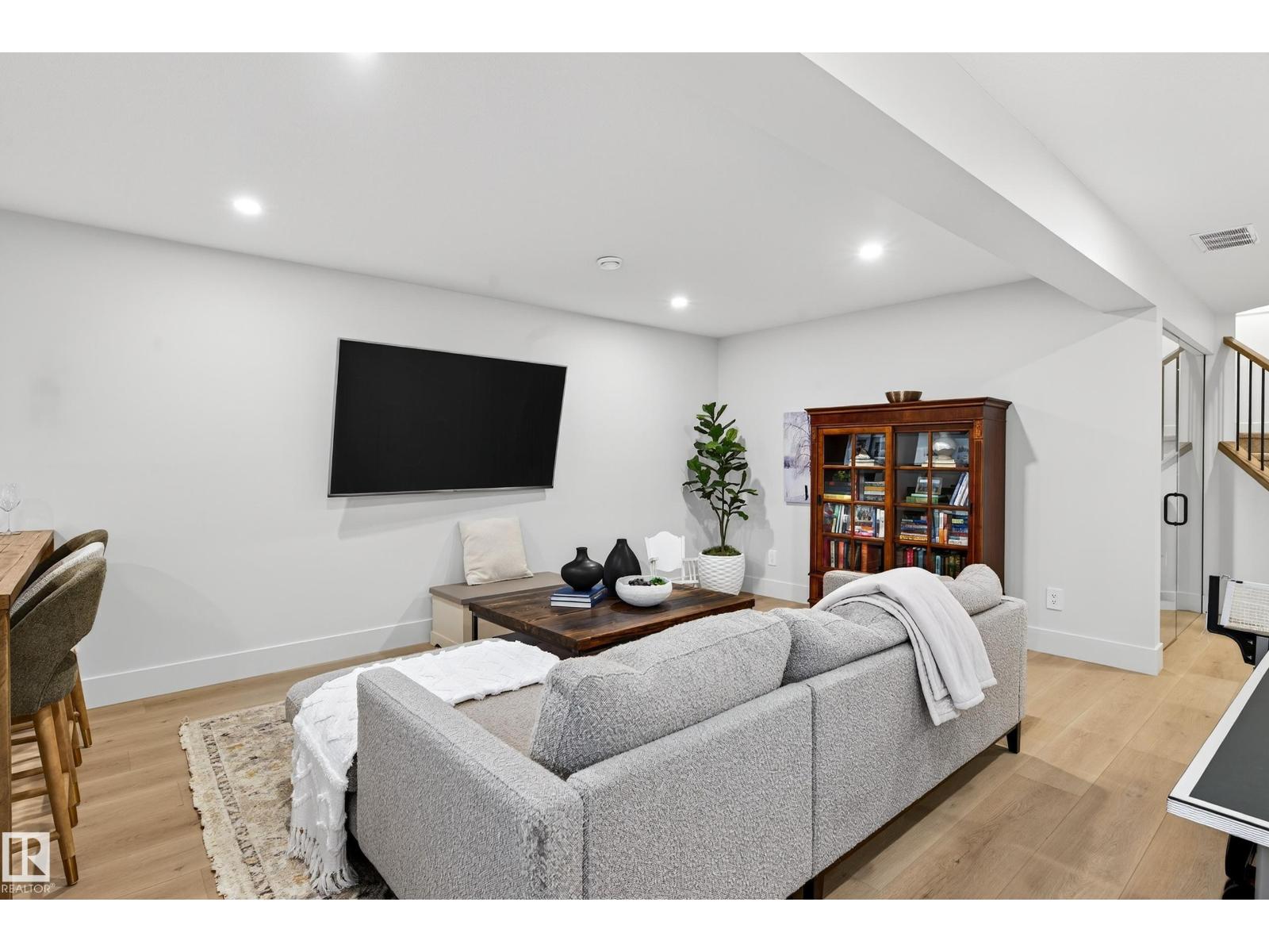 14 JANE PT, St. Albert