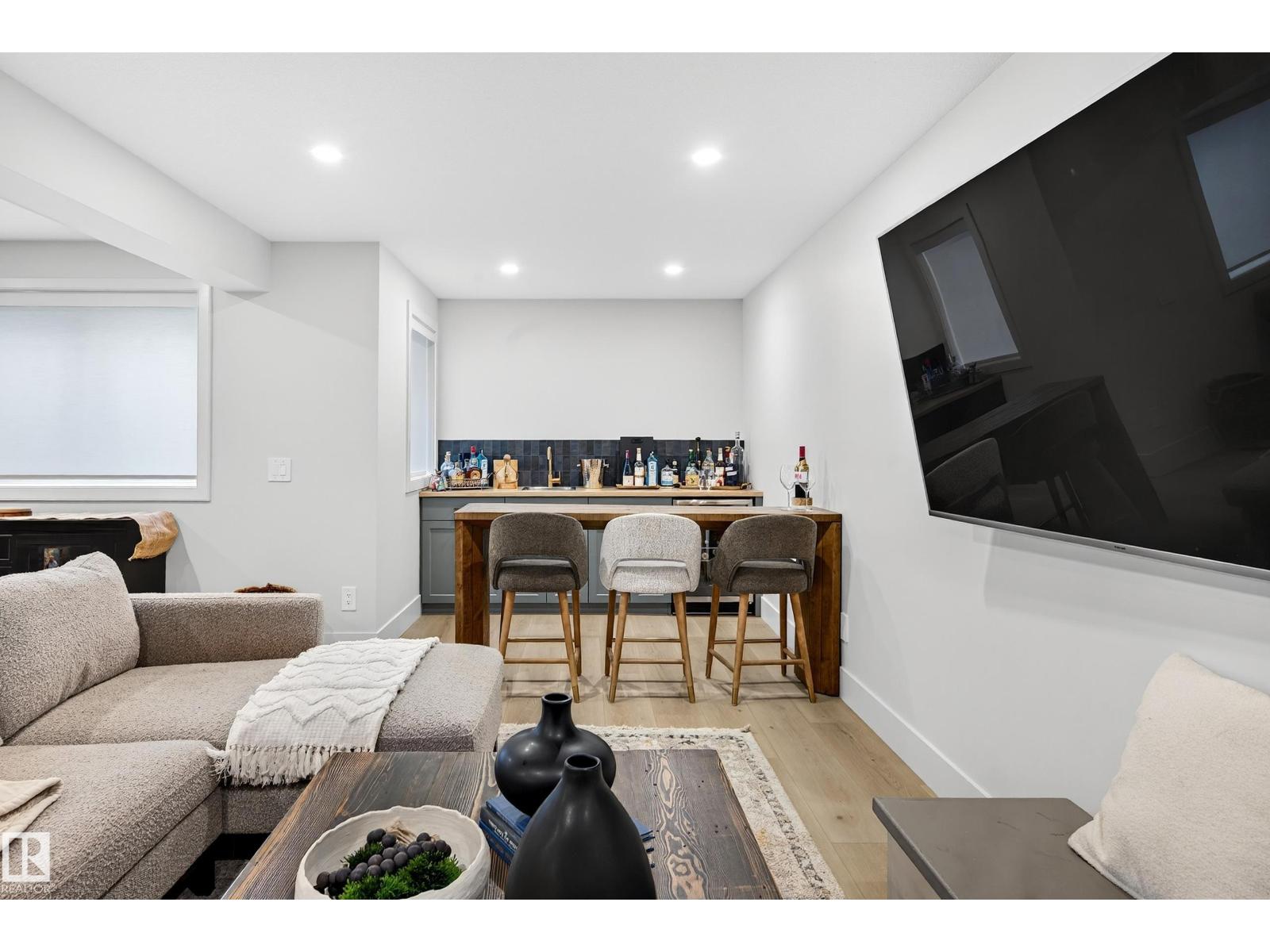 14 JANE PT, St. Albert