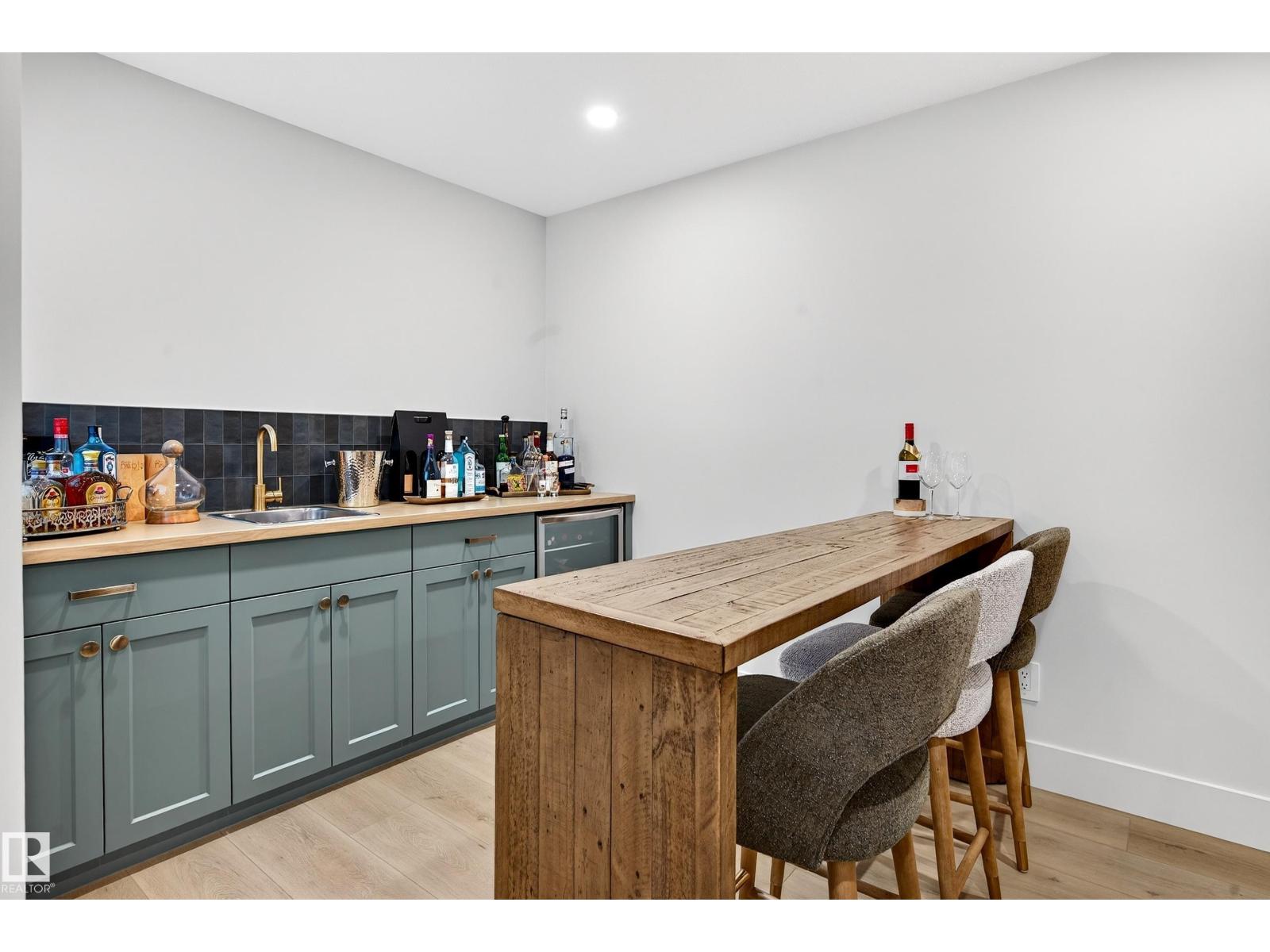 14 JANE PT, St. Albert