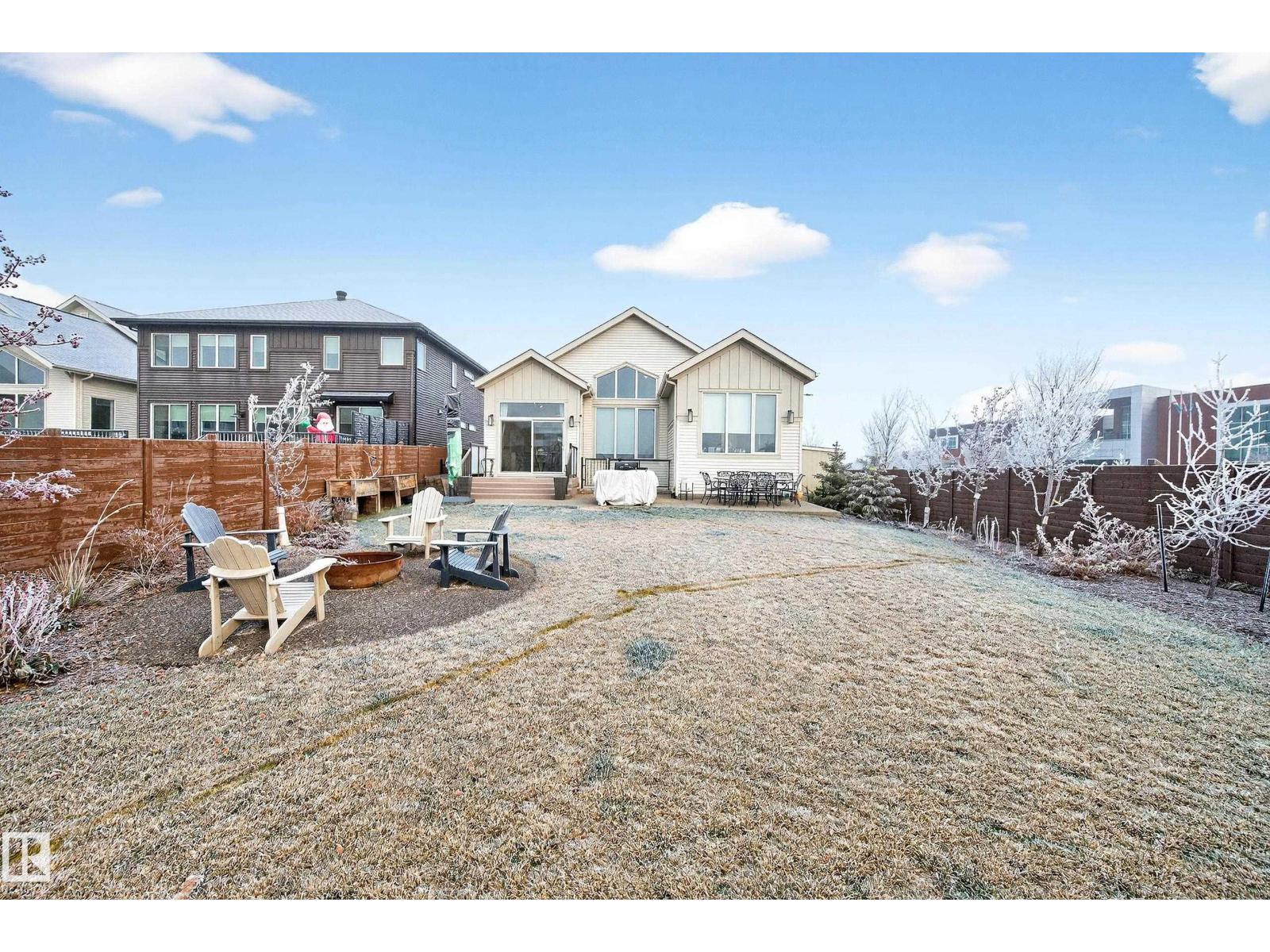14 JANE PT, St. Albert