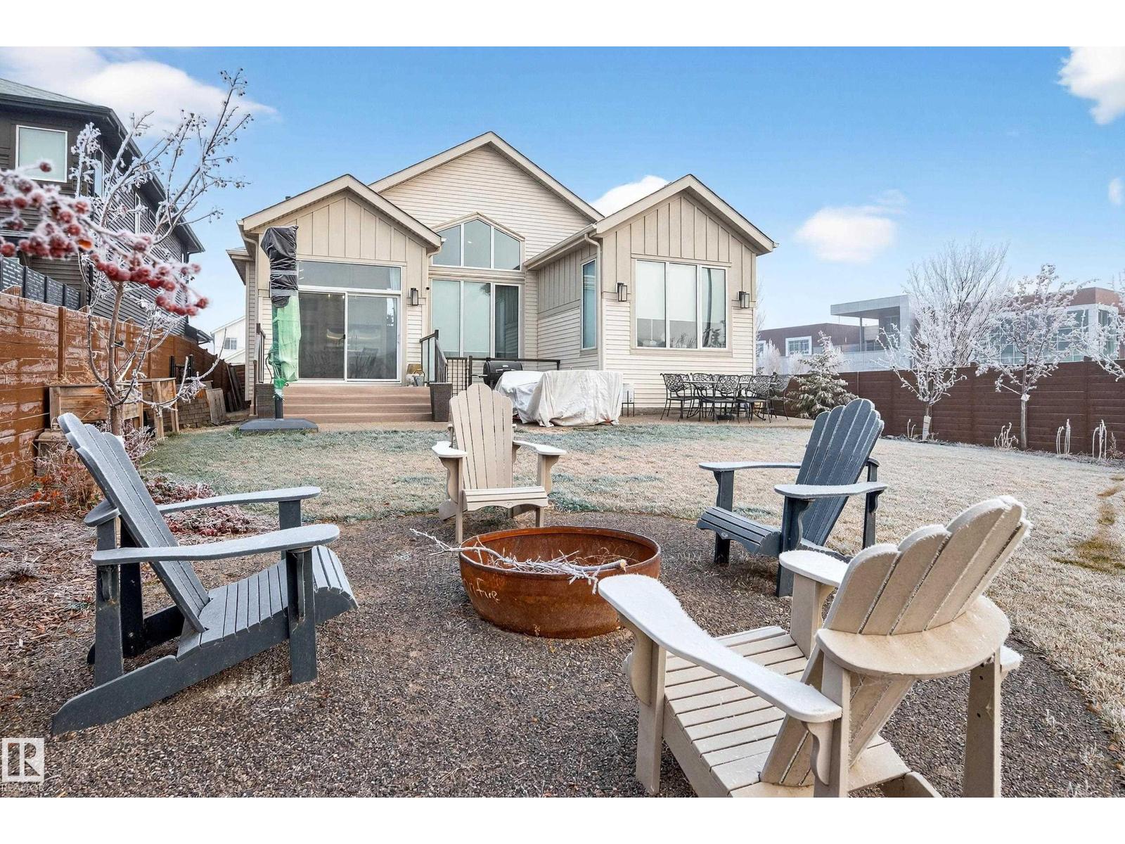 14 JANE PT, St. Albert